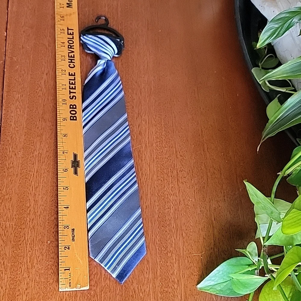 VAN Heusen Boys clip on 👔 Neck Tie BLUE & GRAY stain resistant